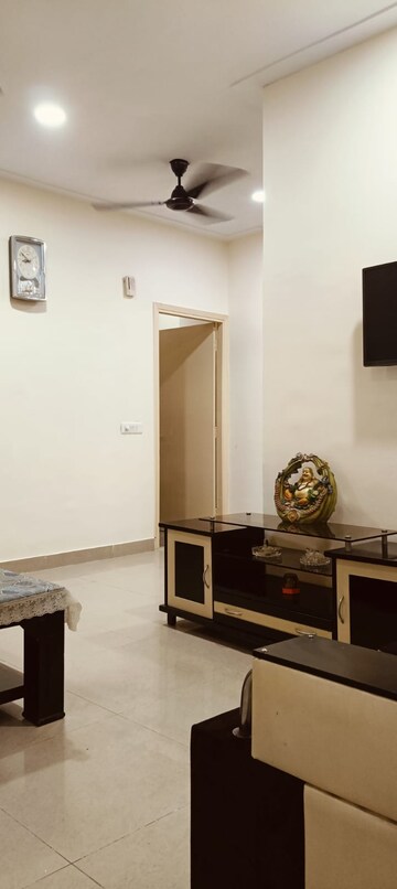 2 BHK Apartment For Rent in Gaur City 2 - 12th Avenue, Sector 16c Greater Noida