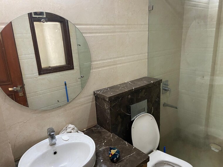 Bathroom, lajpat nagar 4 2.5 Bedroom 950 Sq.Ft. Builder Floor In Lajpat Nagar 4 Delhi 8432933