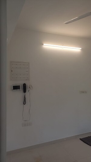 Room in 1 BHK Apartment at Lodha Splendora, Ghodbunder Road – for Sale