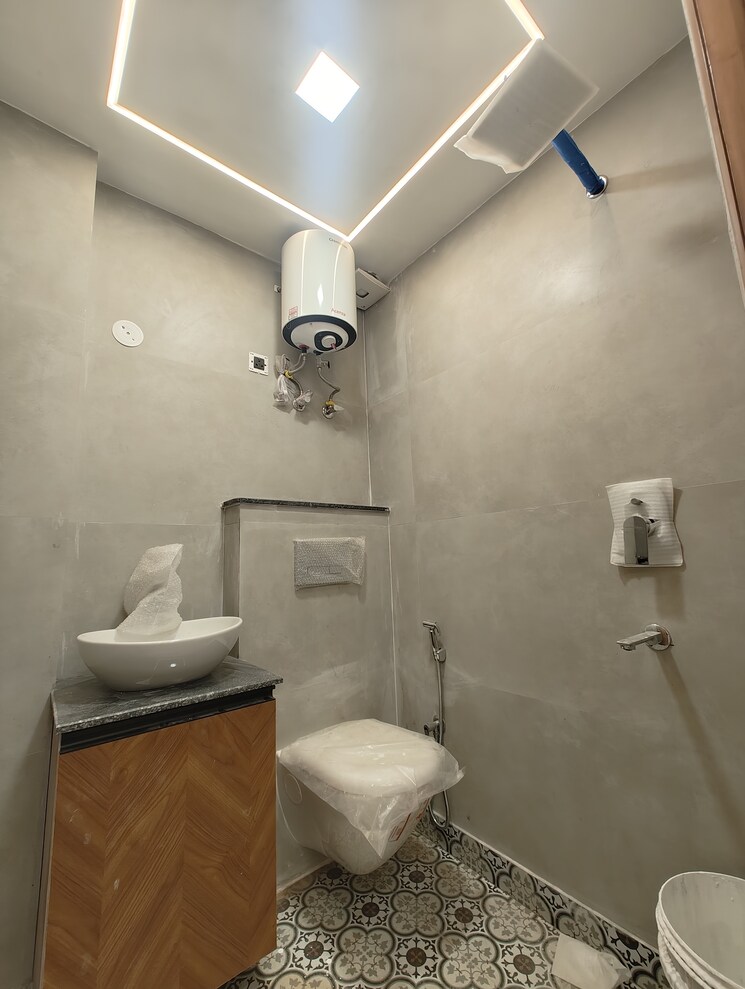 Bathroom, govindpuri 3 Bedroom 900 Sq.Ft. Builder Floor In Govindpuri Delhi 8432991