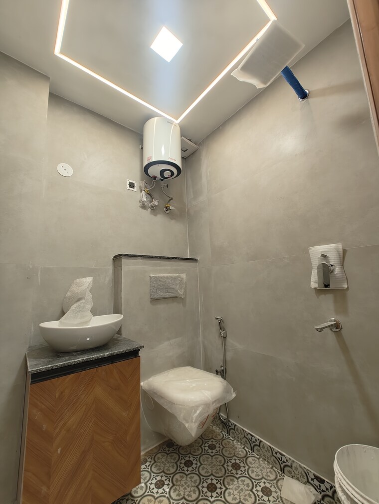 Bathroom, govindpuri 3 Bedroom 900 Sq.Ft. Builder Floor In Govindpuri Delhi 8432991