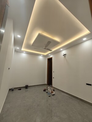 Furnished Amenities in 3 BHK Builder Floor at Govindpuri – for Sale