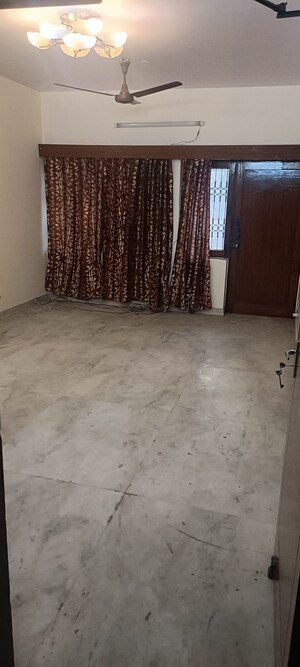 Room in 4 BHK Apartment at Sheikh Sarai – for Sale