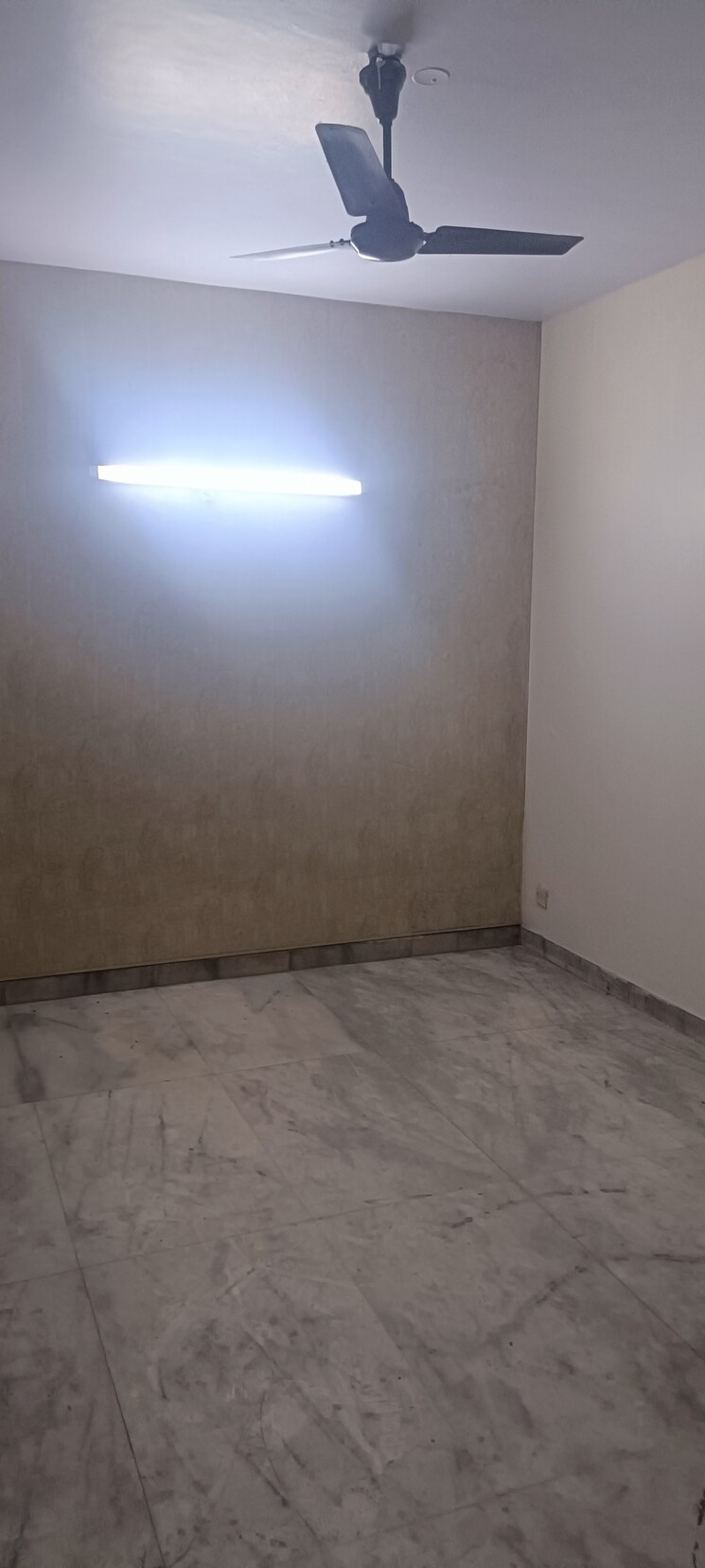 Bedroom, sheikh sarai 4 Bedroom 270 Sq.Yd. Apartment In Sheikh Sarai Delhi 8432988