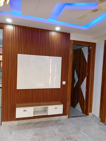 Room in 3 BHK Builder Floor at New Gupta Colony – for Rent
