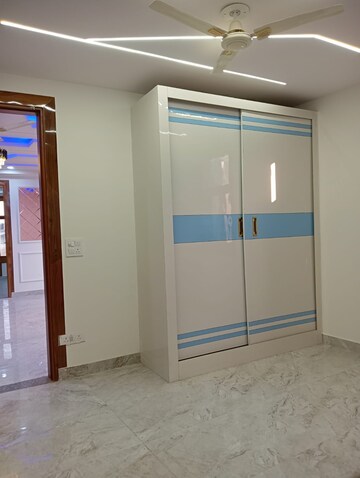 Room in 3 BHK Builder Floor at New Gupta Colony – for Rent