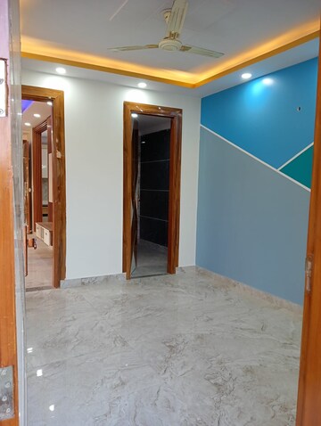 Room in 3 BHK Builder Floor at New Gupta Colony – for Rent