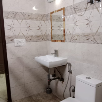 Bathroom in 1.5 BHK Builder Floor at Kalkaji – for Rent
