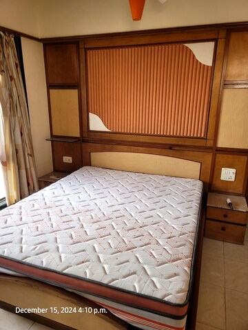 Bedroom in 2 BHK Apartment at Pearl Mansion Marine Lines, Marine Lines – for Rent