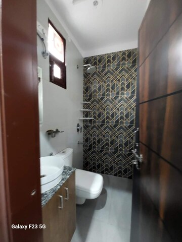 Bathroom in 1 BHK Builder Floor at Rajguru Nagar – for Rent