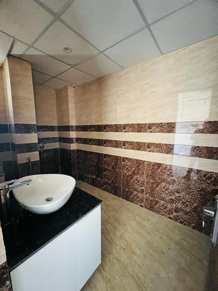 Bathroom, lucky-the-palm-valley 3 Bedroom 1500 Sq.Ft. Builder Floor In Sector 1 Greater Noida Greater Noida 8433064