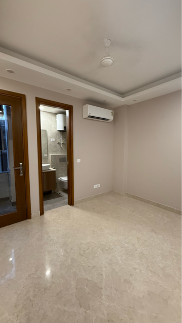 Room in 3 BHK Builder Floor at Chittaranjan Park – for Rent
