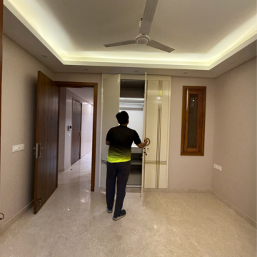 Master Bedroom in 3 BHK Builder Floor at Chittaranjan Park – for Rent