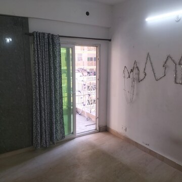 Room in 2 BHK Apartment at Migsun Vilaasa Walk, Eta Ii Greater Noida – for Rent