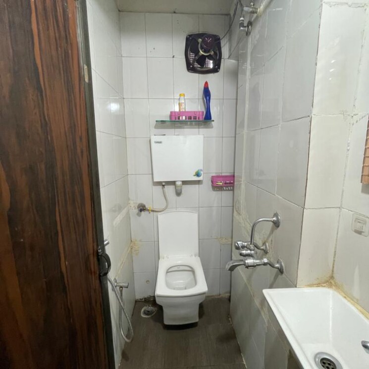 Bathroom, satyam-chs-andheri-west 1 Bedroom 450 Sq.Ft. Apartment In Jeevan Nagar Mumbai 8433111