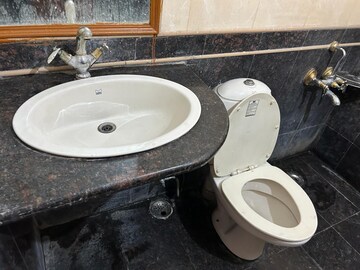 Bathroom in 3 BHK Builder Floor at Uppal Southend, Sector 49 – for Rent