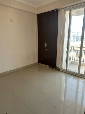 Room in 3 BHK Apartment at Prateek Grand City, Siddharth Vihar – for Rent