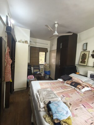Bedroom in 2 BHK Apartment at Andheri West – for Sale
