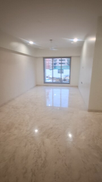 Room in 3 BHK Apartment at Veena Solace, Santacruz West – for Sale