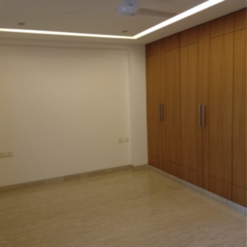 Room in 4 BHK Builder Floor at Hauz Khas – for Rent