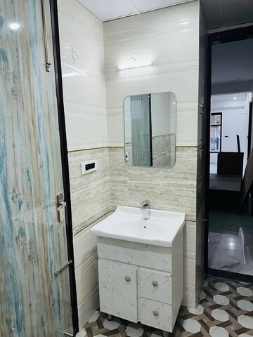Bathroom in 3 BHK Builder Floor at Ardee City, Sector 52 – for Rent