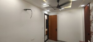 Room in 3 BHK Builder Floor at Dwarka Mor – for Sale