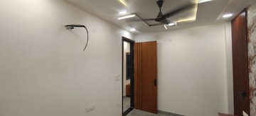 Room in 3 BHK Builder Floor at Dwarka Mor – for Sale
