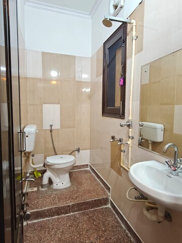 Master Bedroom in 3 BHK Builder Floor at Huda Staff Colony, Sector 46 – for Rent