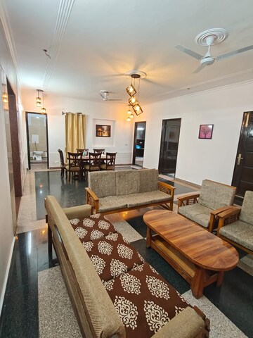 Living Room in 3 BHK Builder Floor at Huda Staff Colony, Sector 46 – for Rent