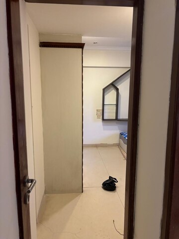 Room in 3 BHK Apartment at Andheri West – for Rent