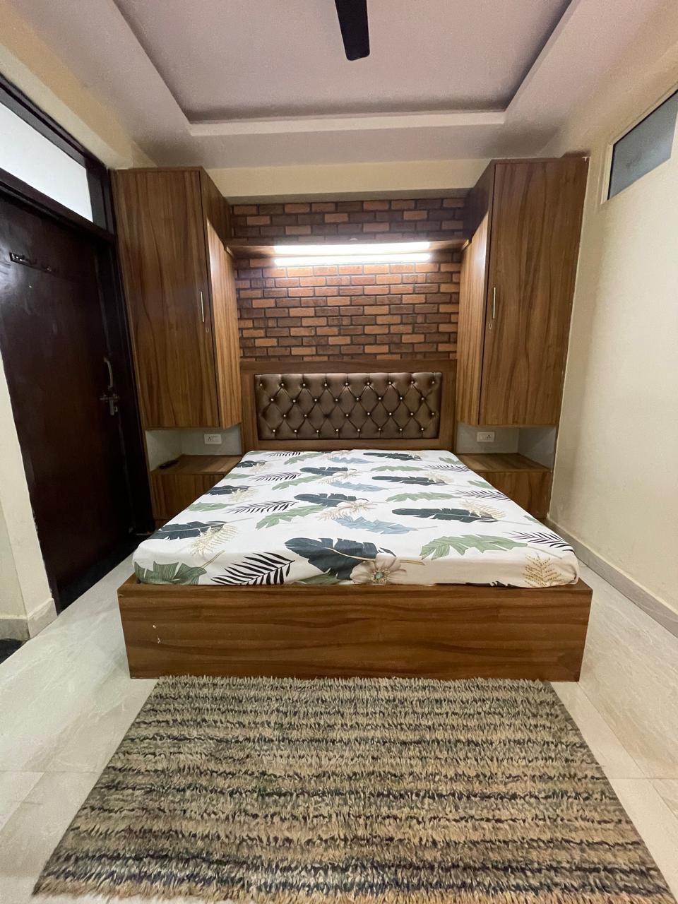 1 BHK 700 Sq.Ft. Builder Floor in DLF Pink Town House