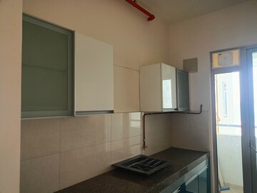 Room in 2 BHK Apartment at Piramal Vaikunth, Balkum Pada – for Rent