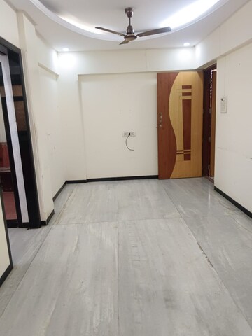 Room in 1.5 BHK Apartment at Nehru Nagar Sharada CHS, Kurla East – for Rent