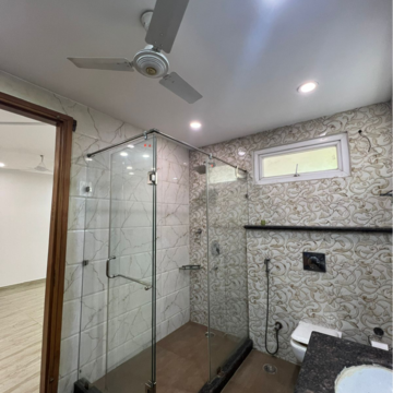 Attached Bathroom in 4 BHK Builder Floor at Soami Nagar – for Rent