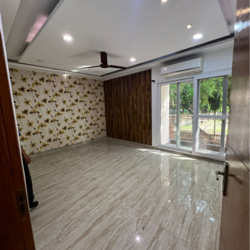 Room in 4 BHK Builder Floor at Soami Nagar – for Rent
