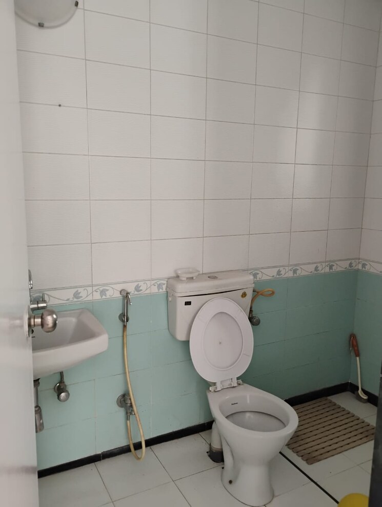 Bathroom, basant-bahar-co-operative-housing-society 3 Bedroom 1600 Sq.Ft. Apartment In Pashan Pune 8433316