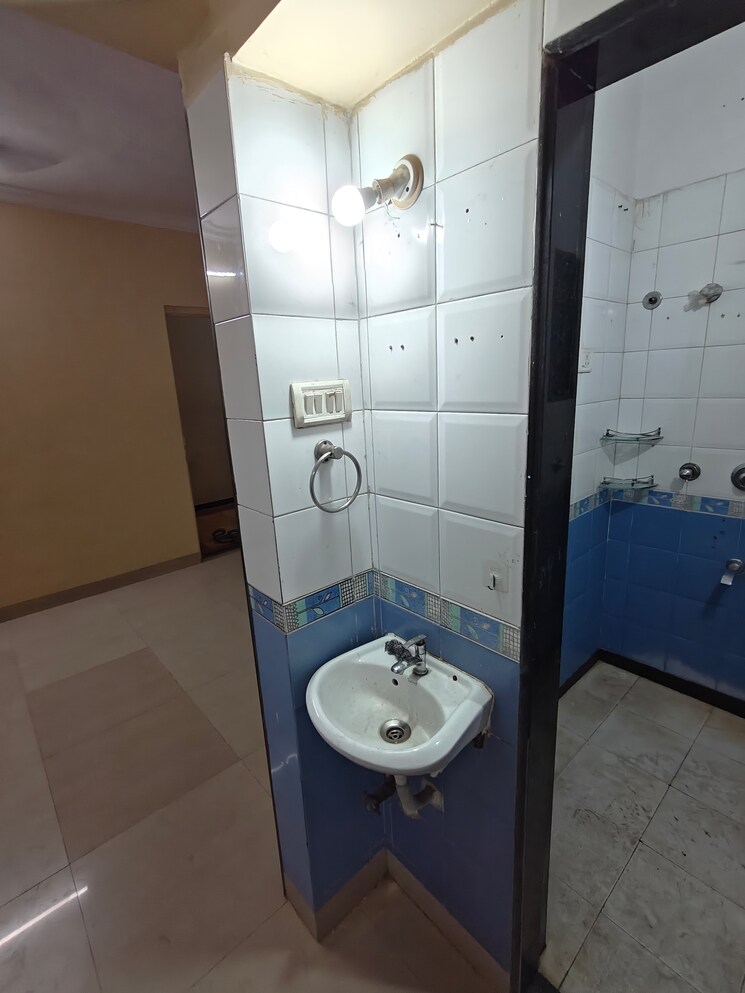 Bathroom, balaji-garden-chs 1 Bedroom 595 Sq.Ft. Apartment In Kopar Khairane Navi Mumbai 8433317