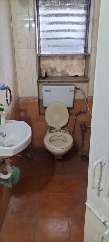 Bathroom in 2 BHK Apartment at Viman Darshan CHS, Andheri East – for Rent