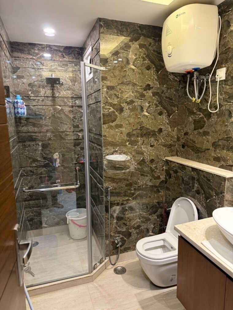 Attached Bathroom, kalkaji 2 Bedroom 1100 Sq.Ft. Builder Floor In Kalkaji Delhi 8433366