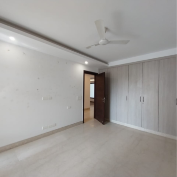 Room in 4 BHK Builder Floor at South Extension ii – for Rent