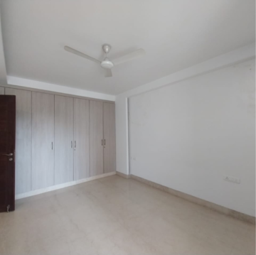 Room in 4 BHK Builder Floor at South Extension ii – for Rent