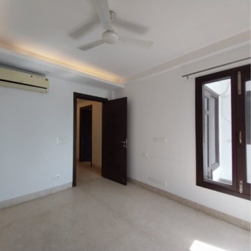 Room in 4 BHK Builder Floor at South Extension ii – for Rent