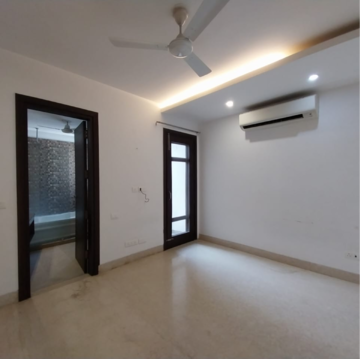 Room in 4 BHK Builder Floor at South Extension ii – for Rent