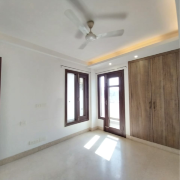 Room in 4 BHK Builder Floor at South Extension ii – for Rent