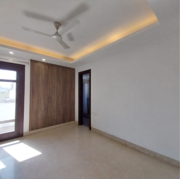Room in 4 BHK Builder Floor at South Extension ii – for Rent