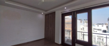 Room in 4 BHK Builder Floor at South Extension ii – for Rent