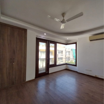 Room in 4 BHK Builder Floor at South Extension ii – for Rent