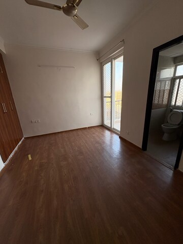 Room in 3 BHK Apartment at Amrapali Riverview, Amrapali Leisure Valley – for Rent