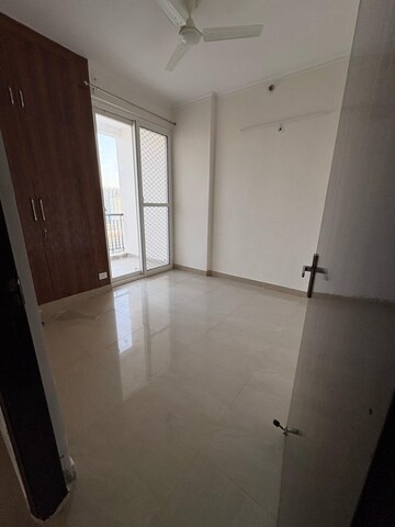 Bathroom in 3 BHK Apartment at Amrapali Riverview, Amrapali Leisure Valley – for Rent
