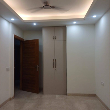 Room in 3 BHK Builder Floor at Chittaranjan Park – for Rent